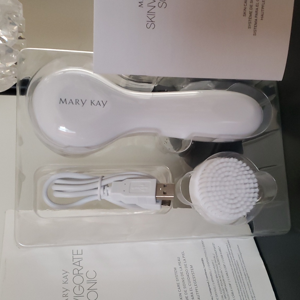 NIB Mary Kay Skinvigorate Sonic Facial Cleansing Skincare System